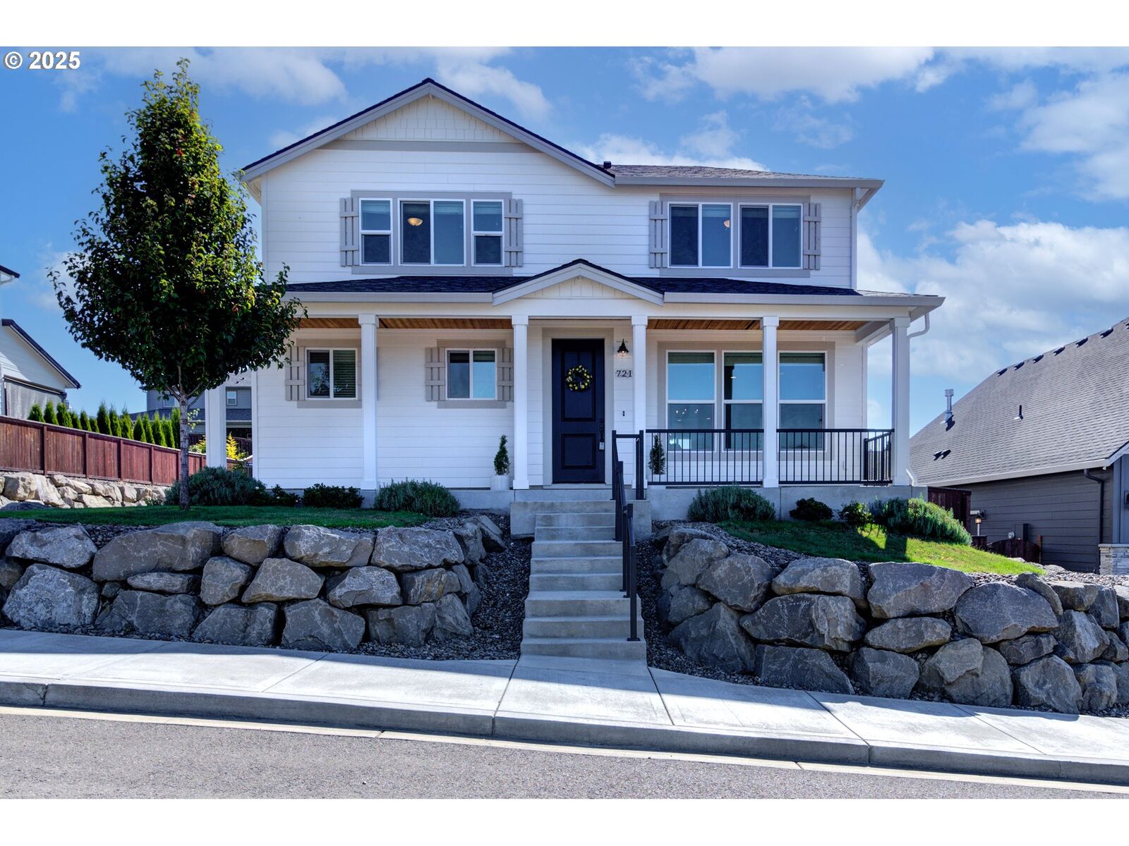 Property Photo:  721 E Vine Maple Ave  WA 98629 