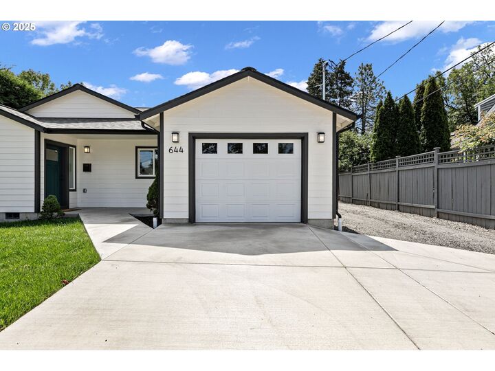 Property Photo:  644 W 18th Ave  OR 97402 