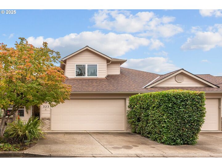 Property Photo:  323 NE Fircrest Pl  OR 97128 