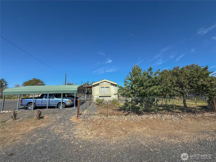 Property Photo: 19139 Franklin Avenue NW WA 98851