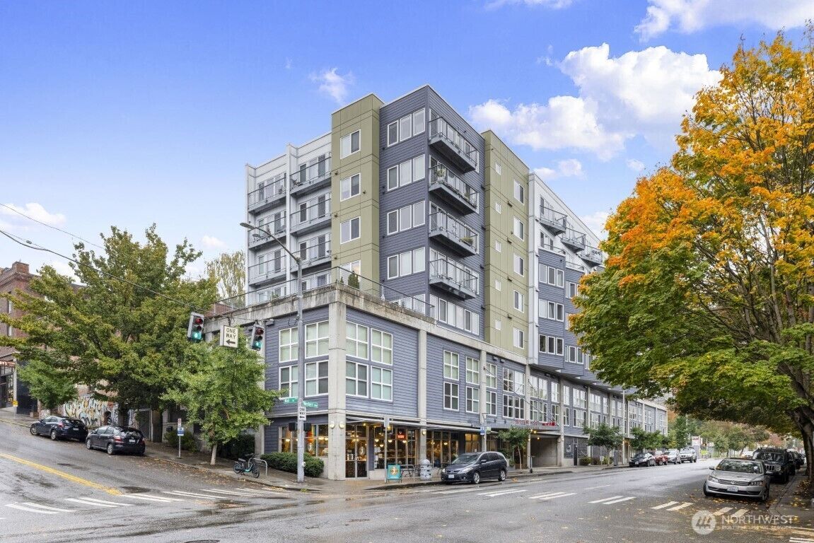 Property Photo:  2440  Western Avenue 603  WA 98121 