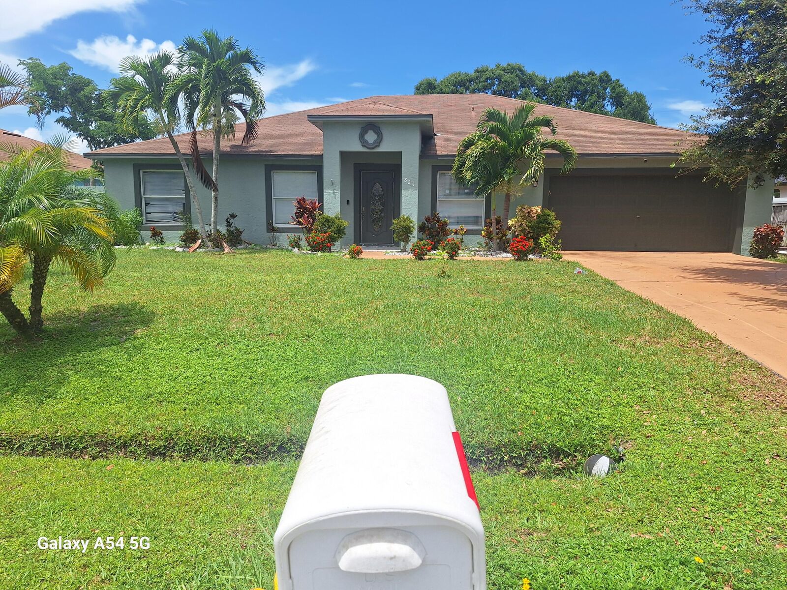 Property Photo: 825 SE Cavern Avenue FL 34983