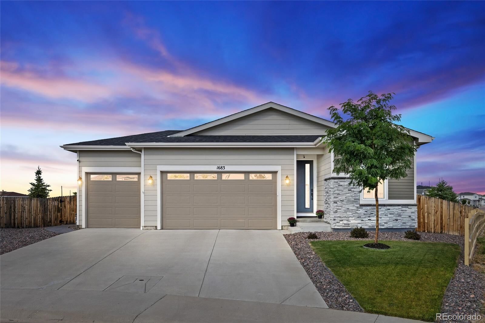 Property Photo:  1683 Castle Vista Way  CO 80104 