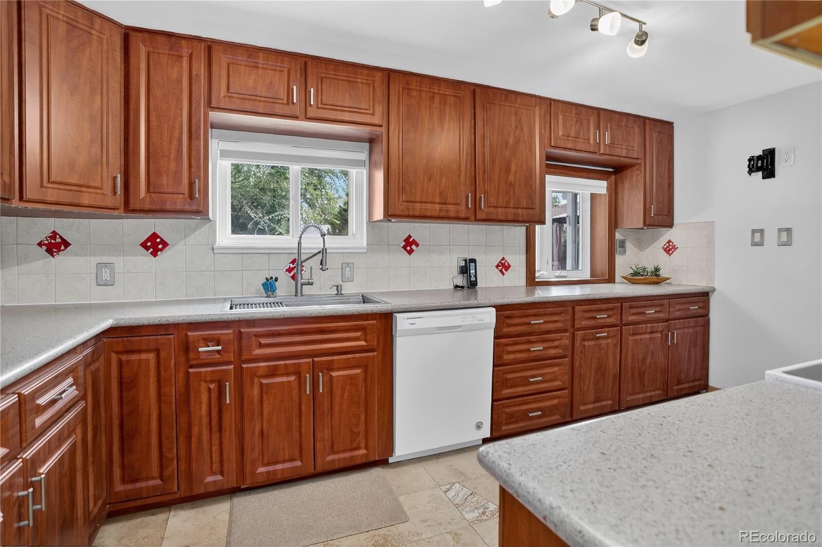 Property Photo:  4816 S Delaware Street  CO 80110 
