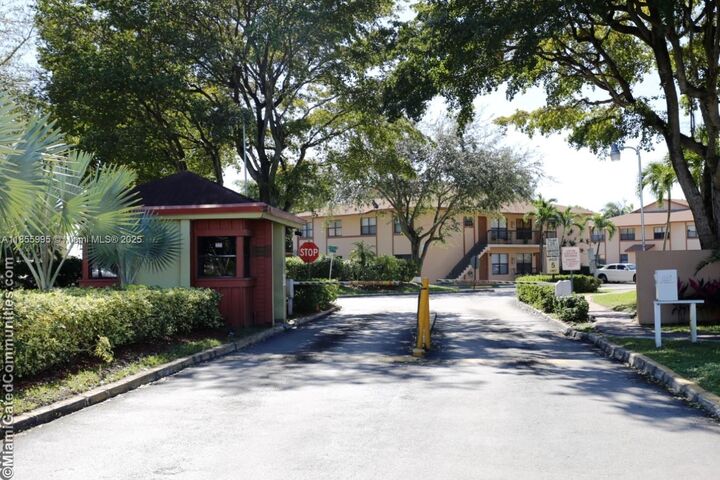 Property Photo:  2705 W 64th Pl 52-14  FL 33016 