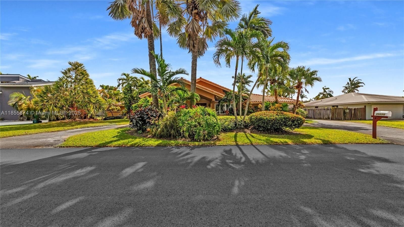 Property Photo:  10220 SW 140th St  FL 33176 