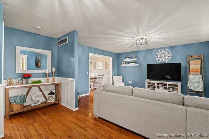 Property Photo:  4303 Jeffers Drive  IN 47150 