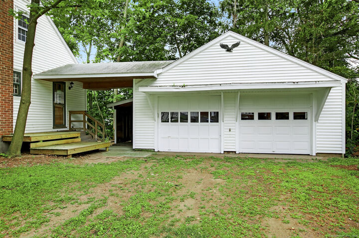 Property Photo:  8 Hendee Road  CT 06040 