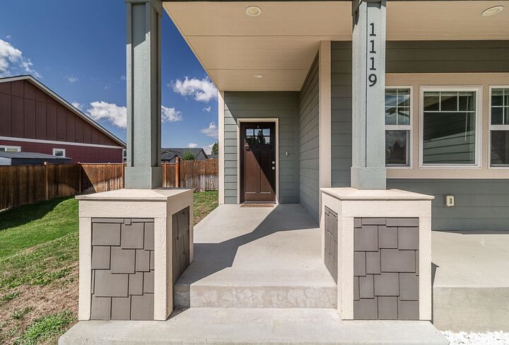 Property Photo:  1119 N Vernon Ct  WA 99006 