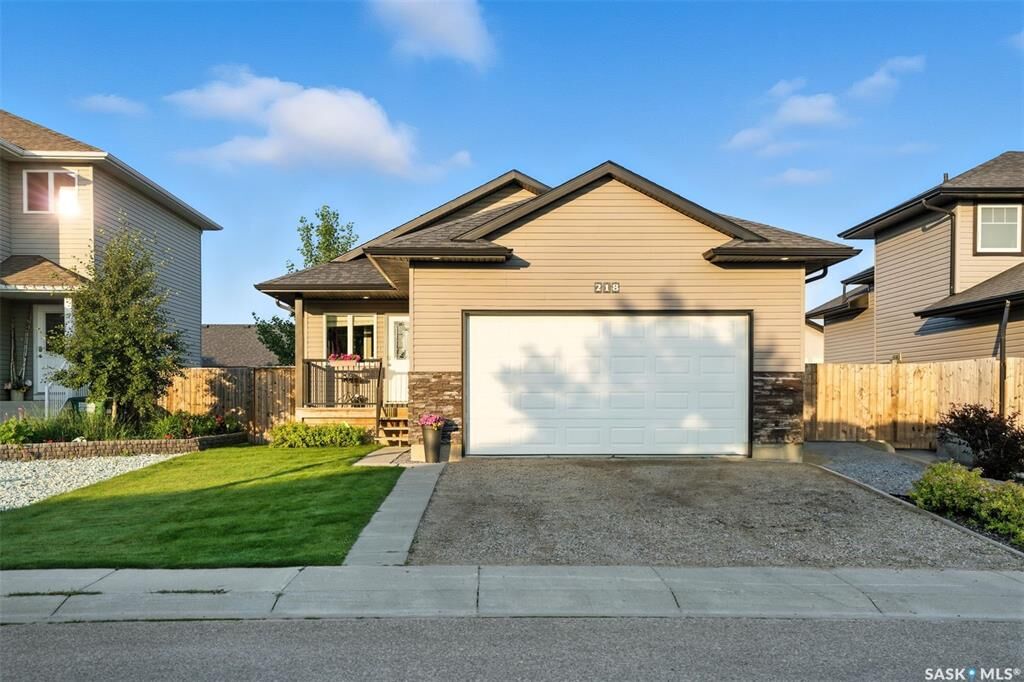Property Photo: 218 McCallum Way SK S7R 0H7