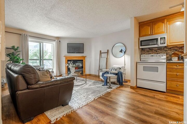 Property Photo: 536 4th Avenue N 302 SK S7K 2M7