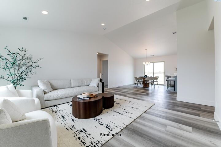 Property Photo:  604 Vineyard St  WA 98930 