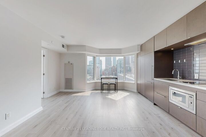 Photo de la propriété:  155 Yorkville Avenue 1704  ON M5R 1C4 