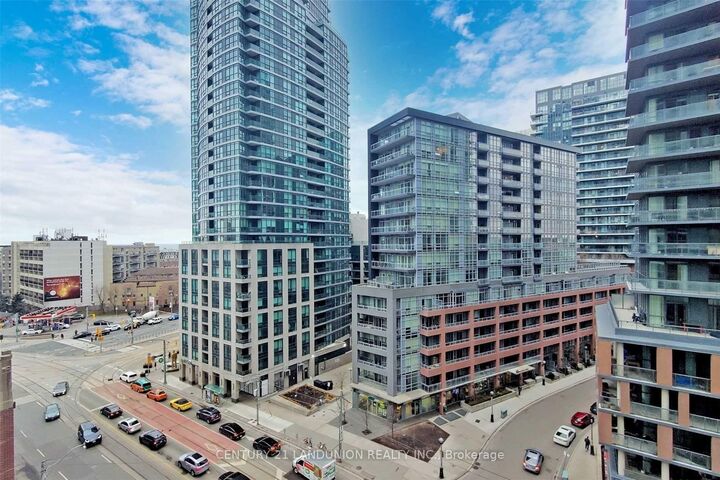 Photo de la propriété: 19 Bathurst Street 902 ON M5V 0N2