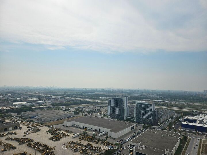 Property Photo:  28 Interchange Way 3606  ON L4K 0P8 