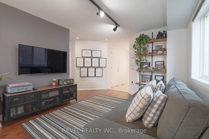 Property Photo:  351 Dunsmore Lane E  ON L4M 7B2 