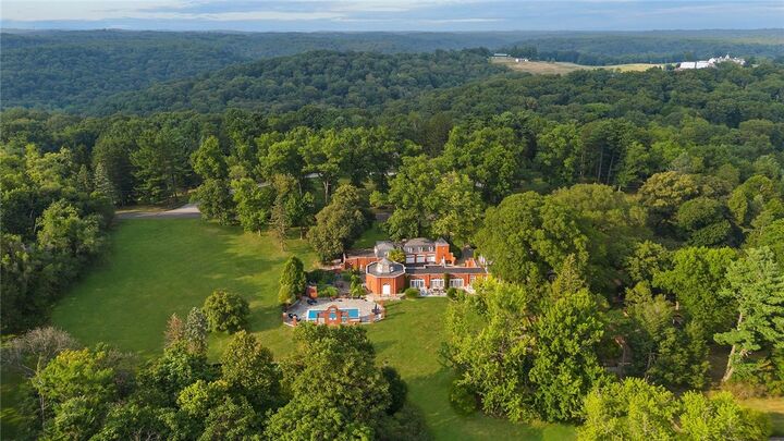 Property Photo:  898 Persimmon Road  PA 15143 