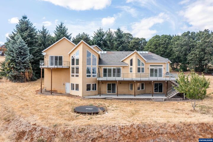 Property Photo: 7002 Rainbow Dr SE OR 97306