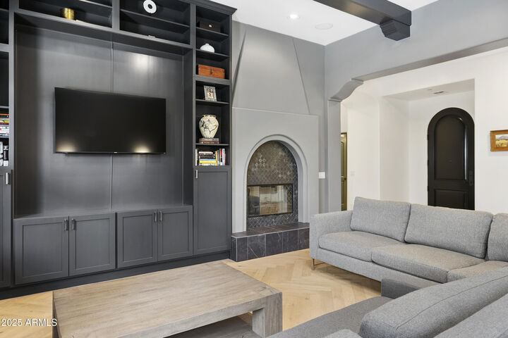 Property Photo: 18650 N Thompson Peak Parkway 1060 AZ 85255