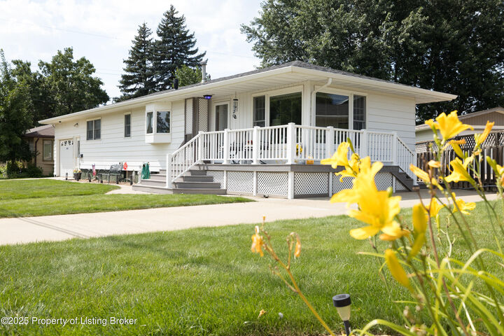 Property Photo: 720 Fairway Street ND 58601