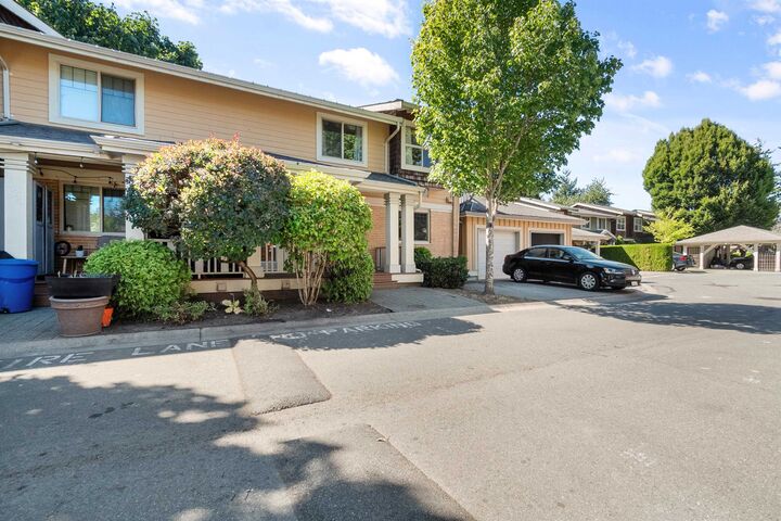 Photo de la propriété: 5960 Cowichan Street 24 BC V2R 0L6