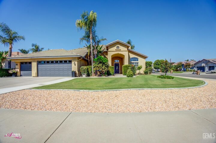 911 Spirit Lake Drive  Bakersfield CA 93312 photo
