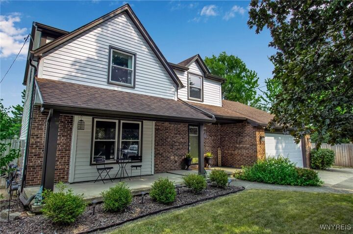 Property Photo:  173 Paradise Road  NY 14051 