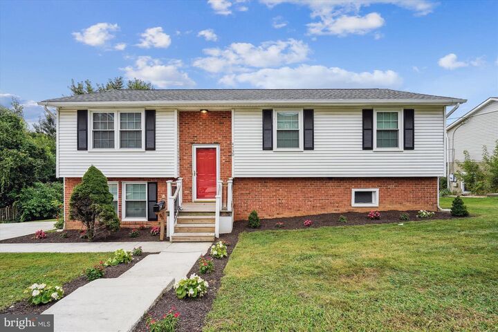 Property Photo:  4730 19th Street N  VA 22207 
