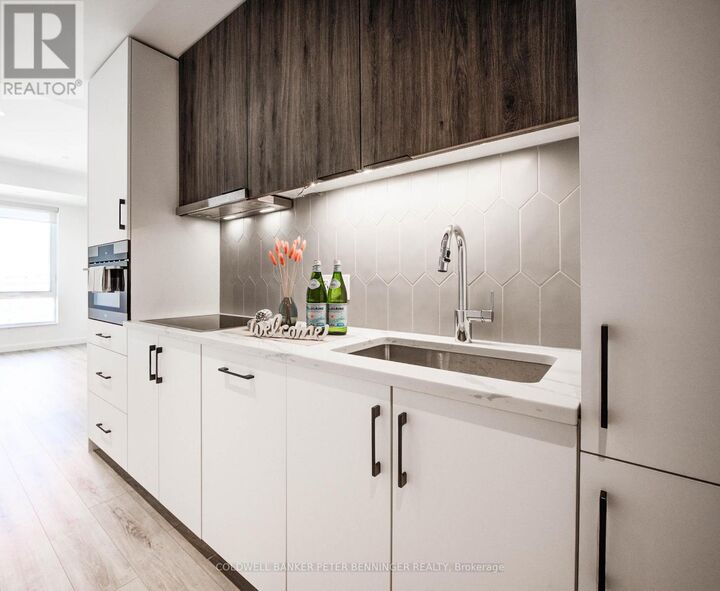 Property Photo:  741 King Street 1604  ON N2G 0E9 