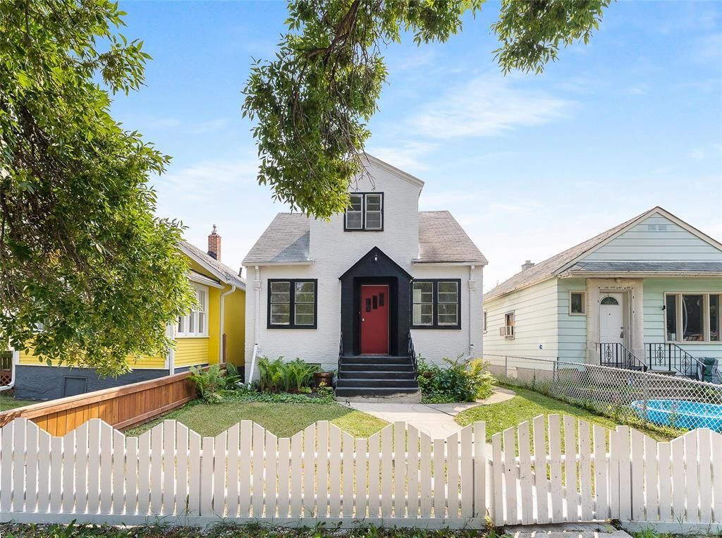 Property Photo:  770 Stella Avenue  MB R2W 2W2 
