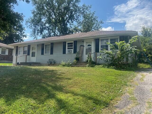 Property Photo: 911 Castlewood Ave MO 65251