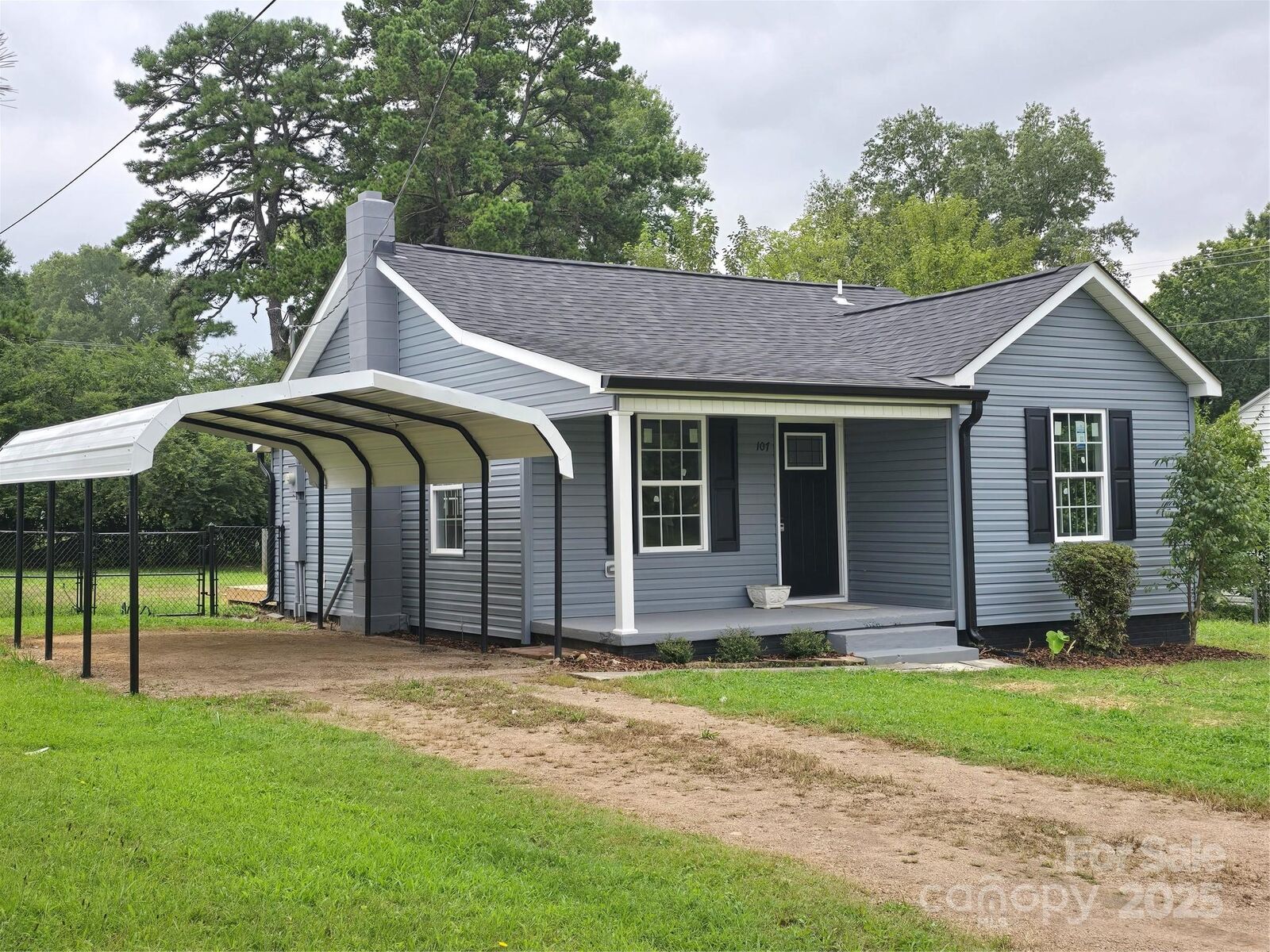 Property Photo:  107 W 21st Street  NC 28081 