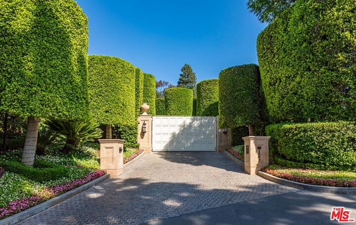 Property Photo:  1309 Davies Dr  CA 90210 