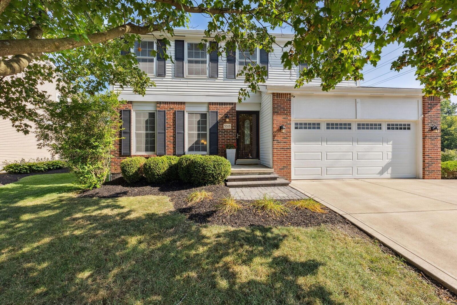 Property Photo: 5318 Whispering Oak Boulevard OH 43026