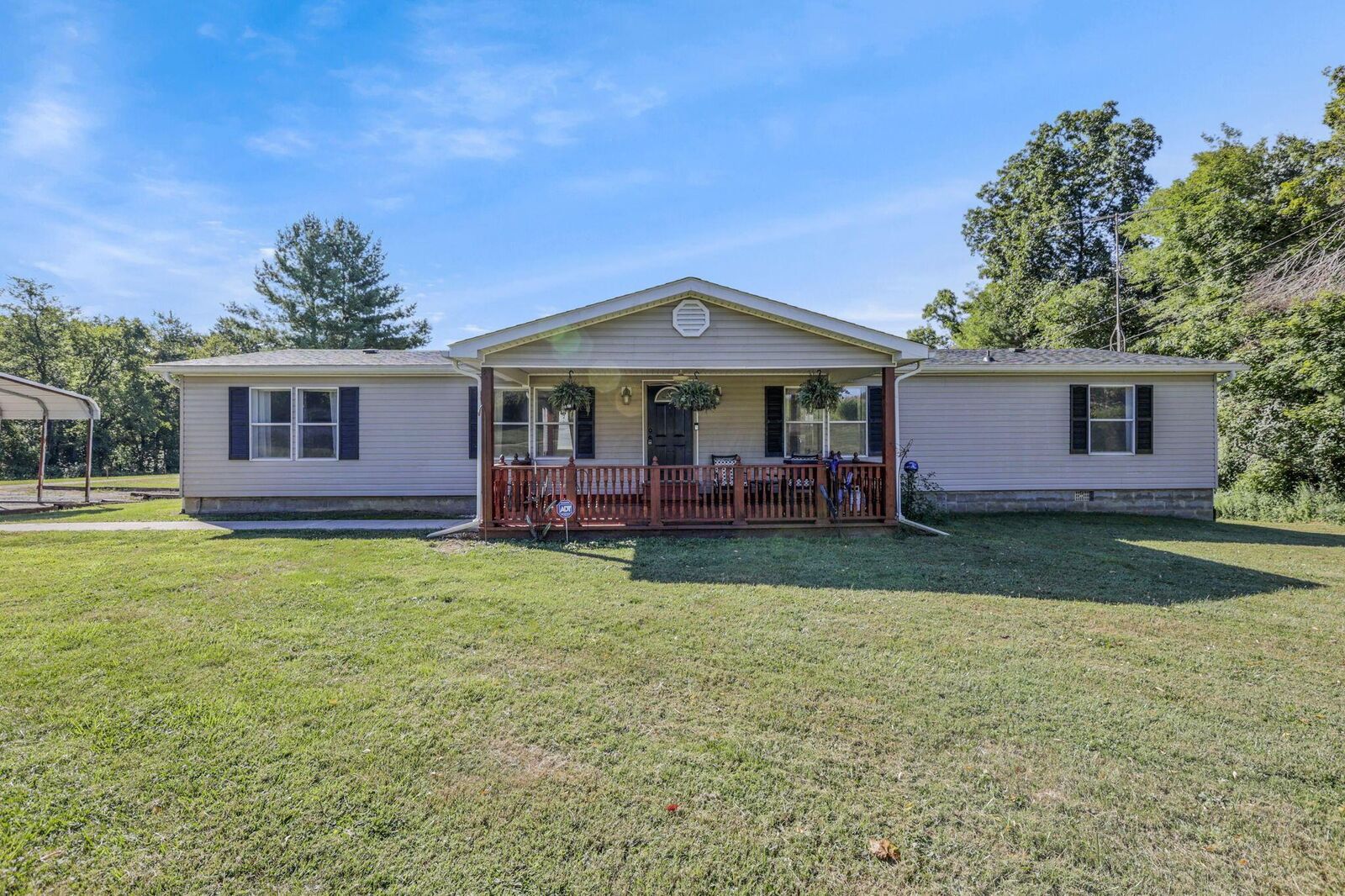 Property Photo:  1930 Fairview SE Road  OH 43107 