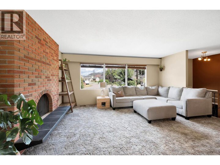 Property Photo: 3576 Mountainview Place BC V2B 7B4