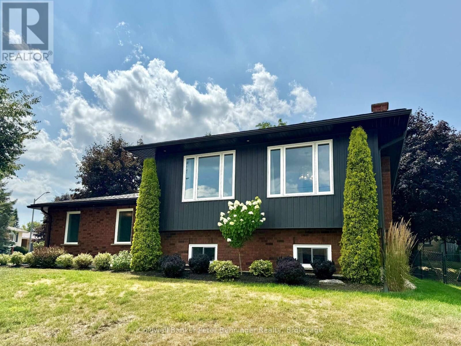 Property Photo:  215 Thomas Street  ON N0G 2V0 