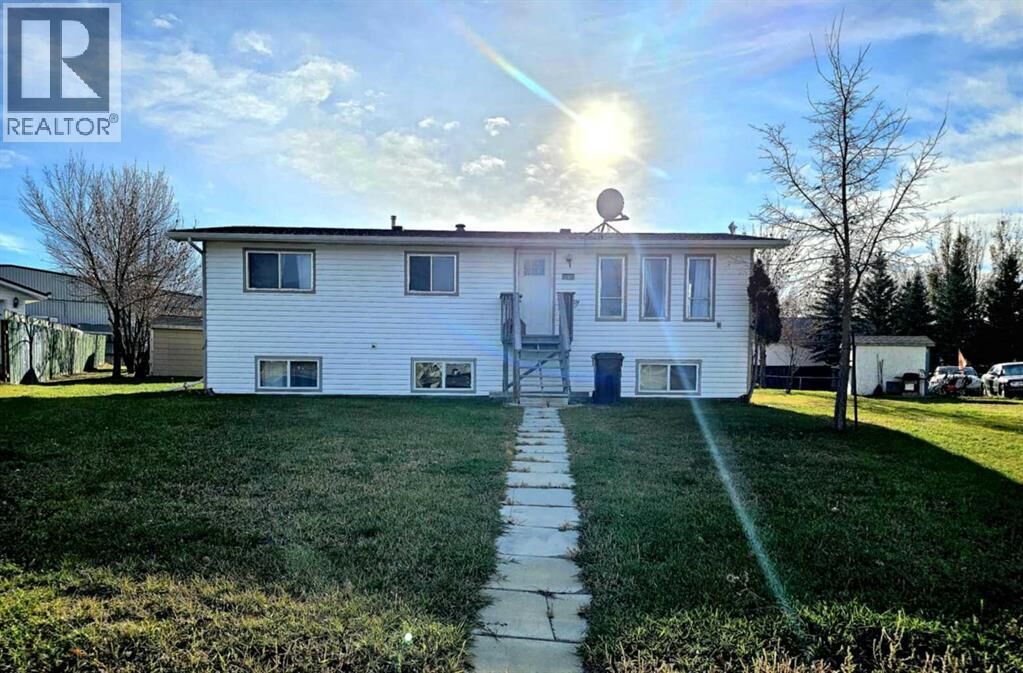 Property Photo:  837 4th Avenue  AB T0J 0B0 