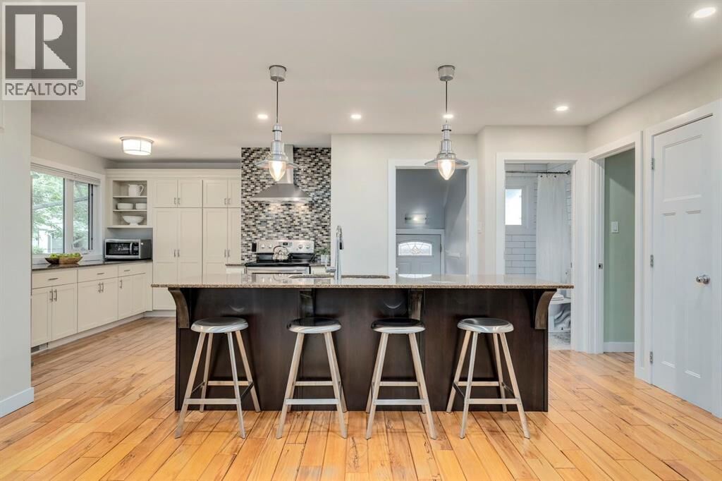 Property Photo:  26 Butler Crescent Northwest  AB T2L 1K3 