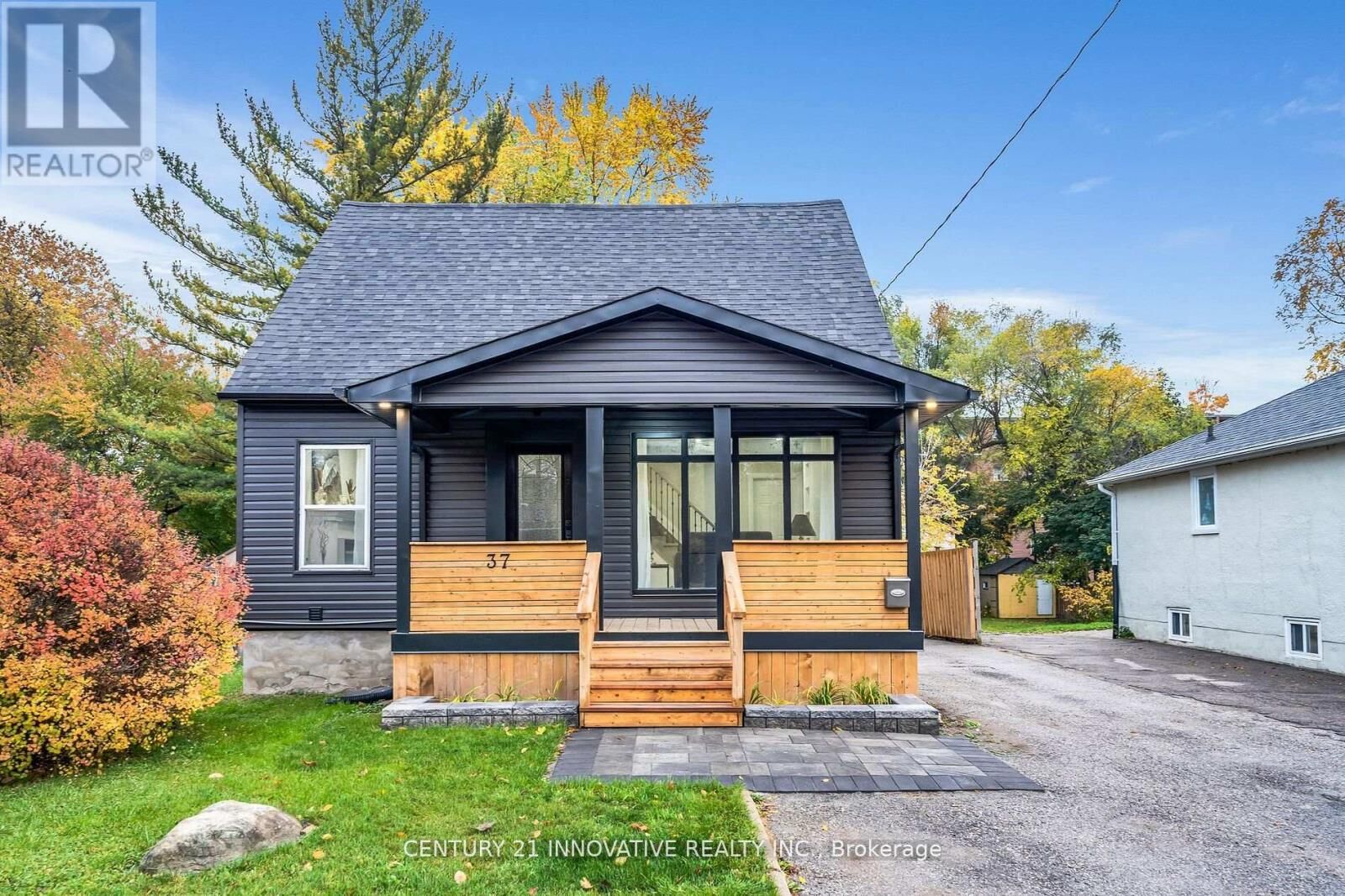 Property Photo:  37 Lincoln Street  ON L1S 6C4 