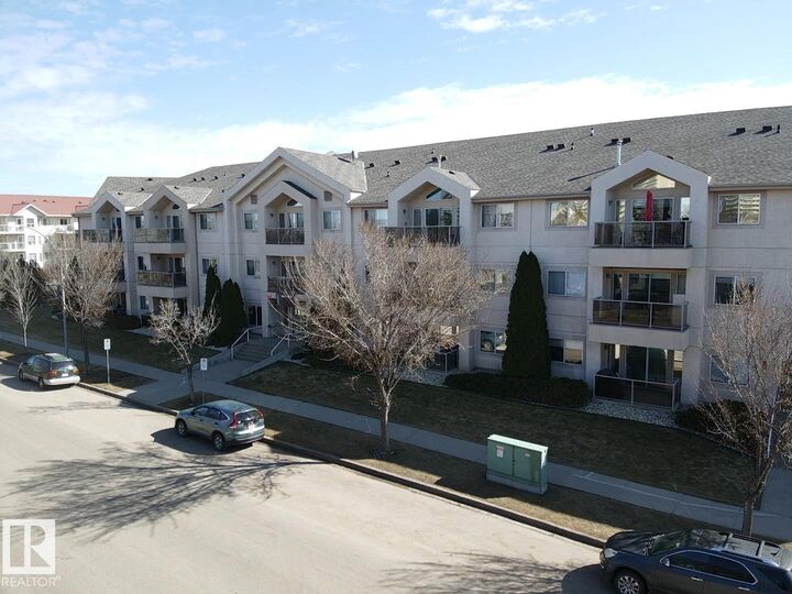 Photo de la propriété:  6623 172 Street NW  AB T5T 6J2 