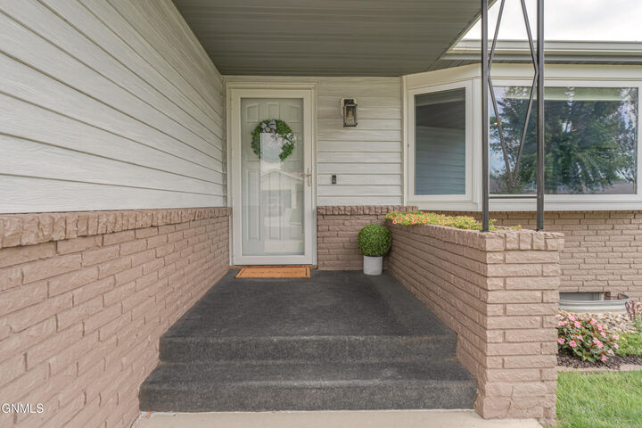 Property Photo: 1335 N 21st Street ND 58501