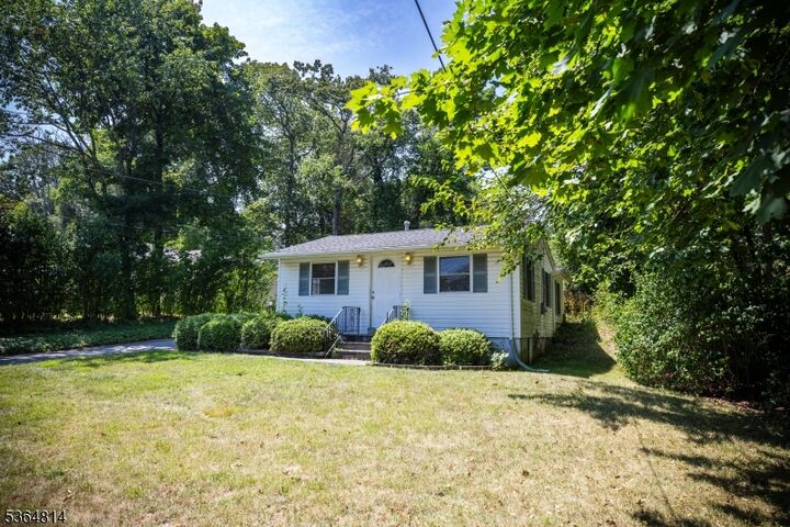 28 Virginia Ave  Jefferson Twp. NJ 07849 photo