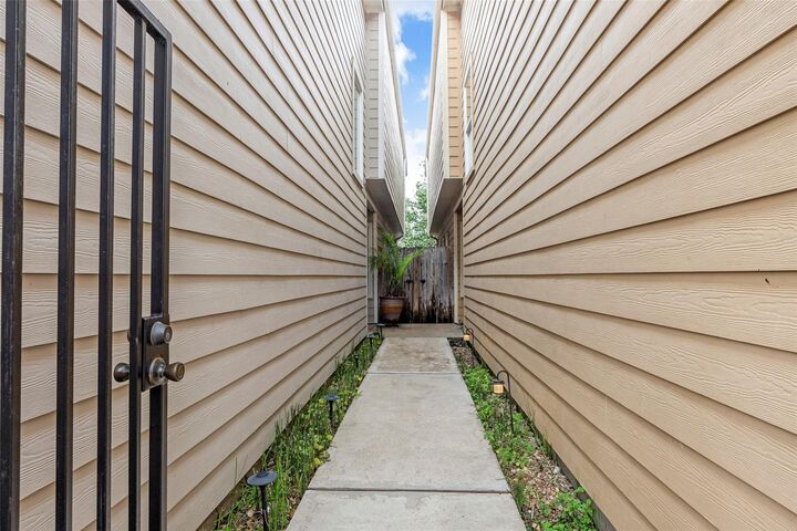 Property Photo:  1309 Nashua Street A  TX 77008 