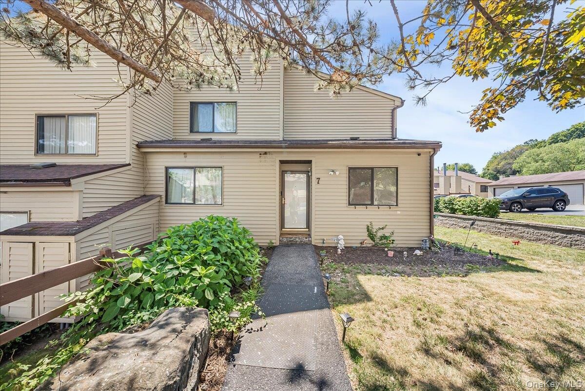 Property Photo:  7 Sycamore Court  NY 10930 