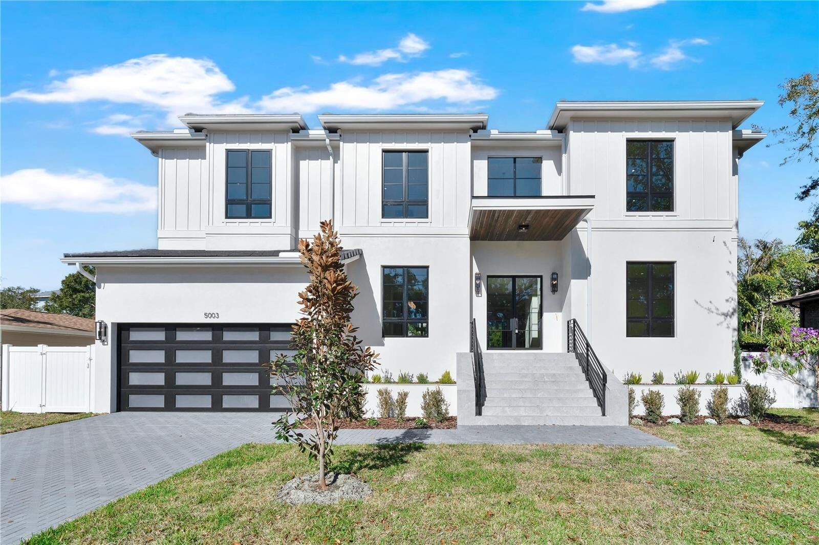 Property Photo:  5003 W Poe Avenue  FL 33629 