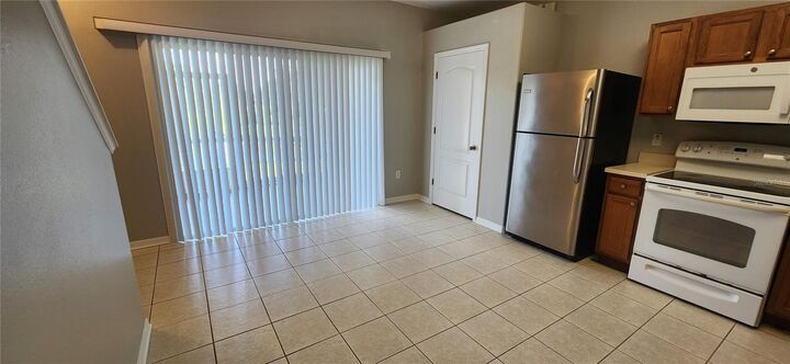 Property Photo:  1048 Sleepy Oak Drive  FL 33543 