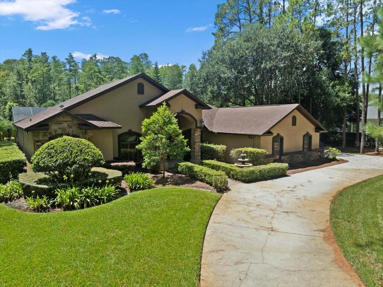 Property Photo: 412 Pine Bluff Drive FL 33549