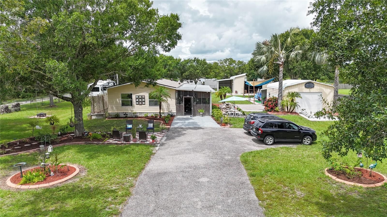Property Photo: 1727 30th Street SE FL 33570
