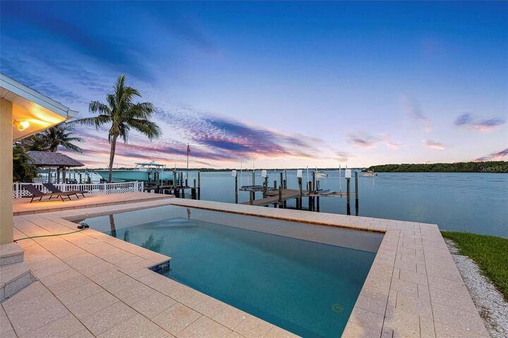 517 Johns Pass Avenue  Madeira Beach FL 33708 photo